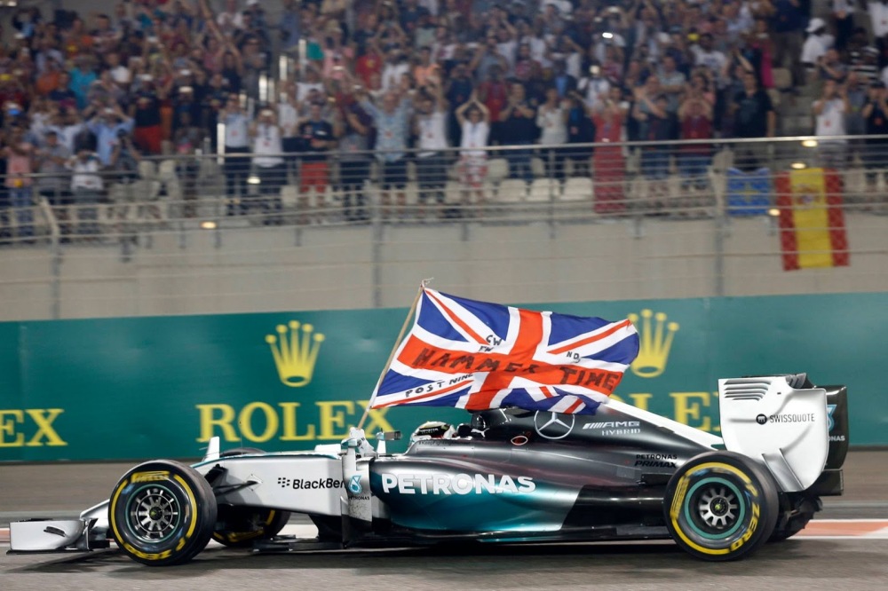 Lewis-Hamilton-renueva-tres-temporadas-Mercedes (1)