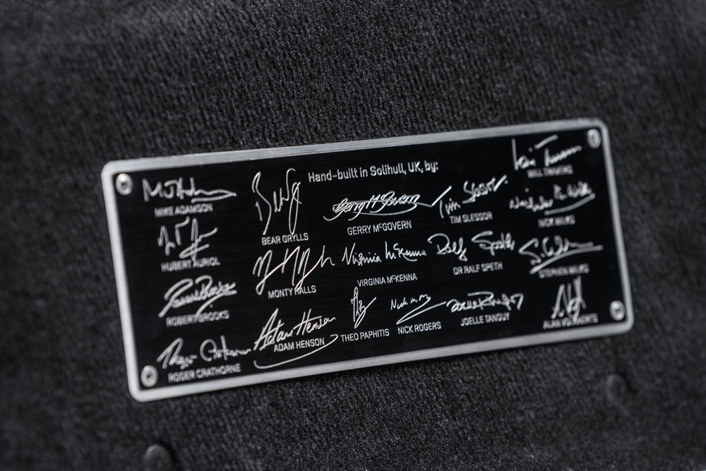 Land-Rover-Defender-2000000 (24)