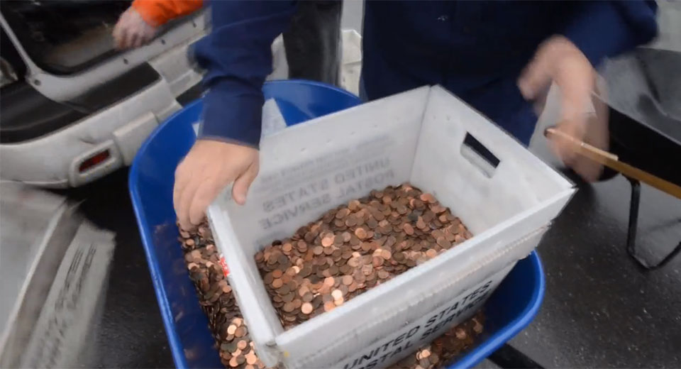 hombre-paga-registro-coches-300000-monedas