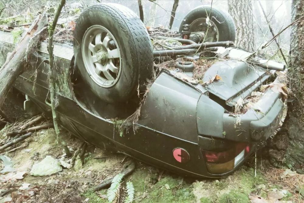 porsche-924-robado-1991-aparece-accidentado-bosque