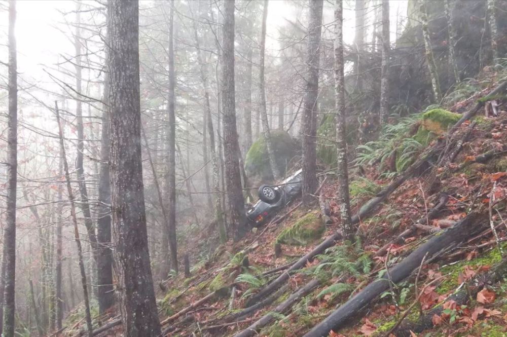 porsche-924-robado-1991-aparece-accidentado-bosque