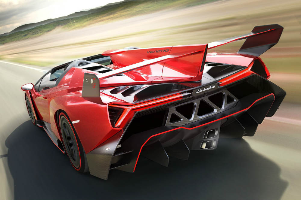 Lamborghini Egoista vs Veneno