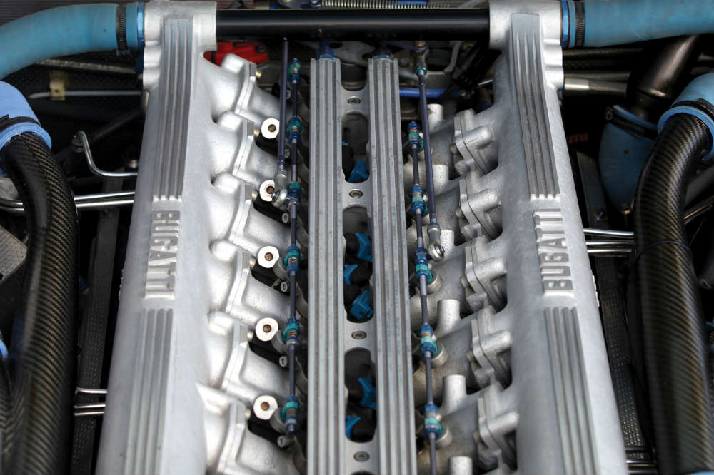 Los compartimentos de motor más bonitos de la historia Bugatti EB110