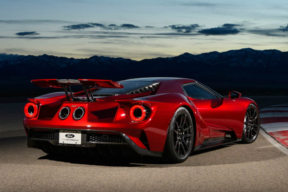 Los coches de producción con los alerones más bestiales