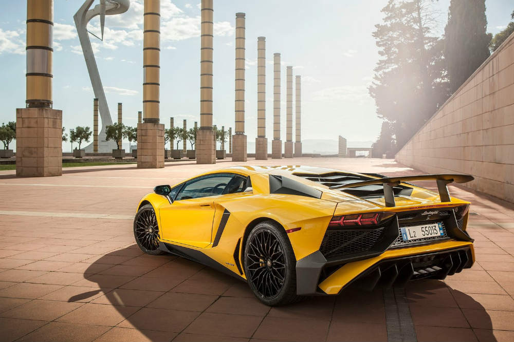 Los coches de producción con los alerones más bestiales