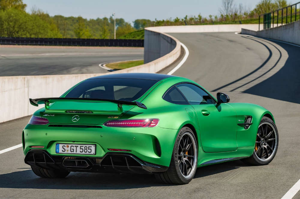 Los coches de producción con los alerones más bestiales