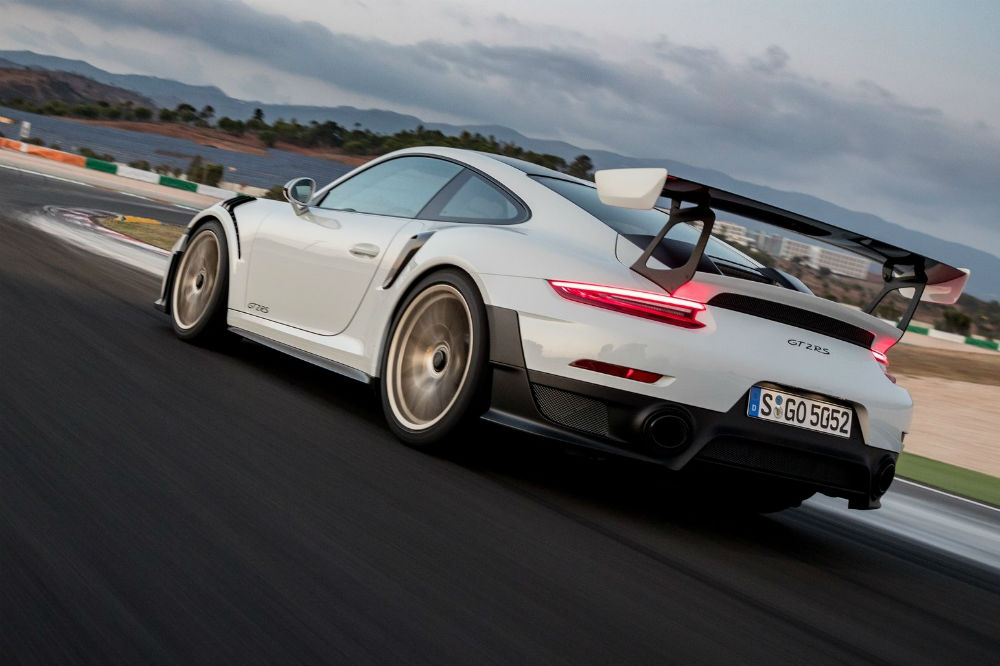 Los coches de producción con los alerones más bestiales