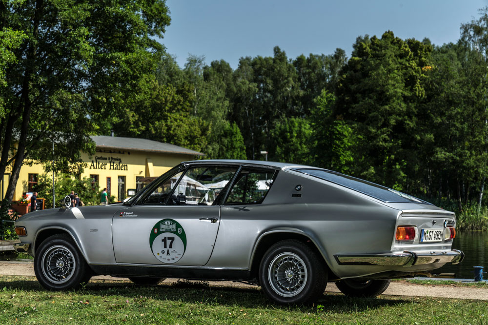 BMW 2002 Italia lateral fastback