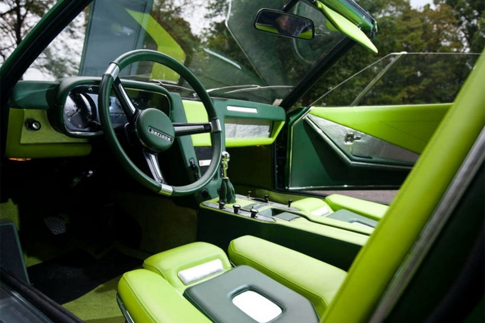 BMW 2800 Bertone Spicup interior