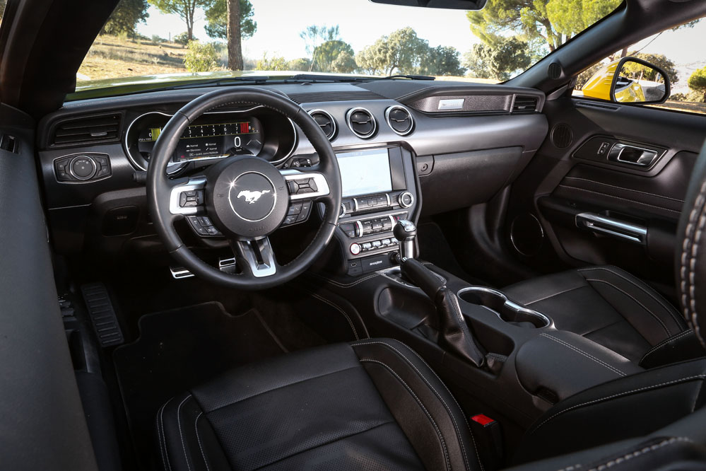 interior Ford Mustang Convertible GT 5.0