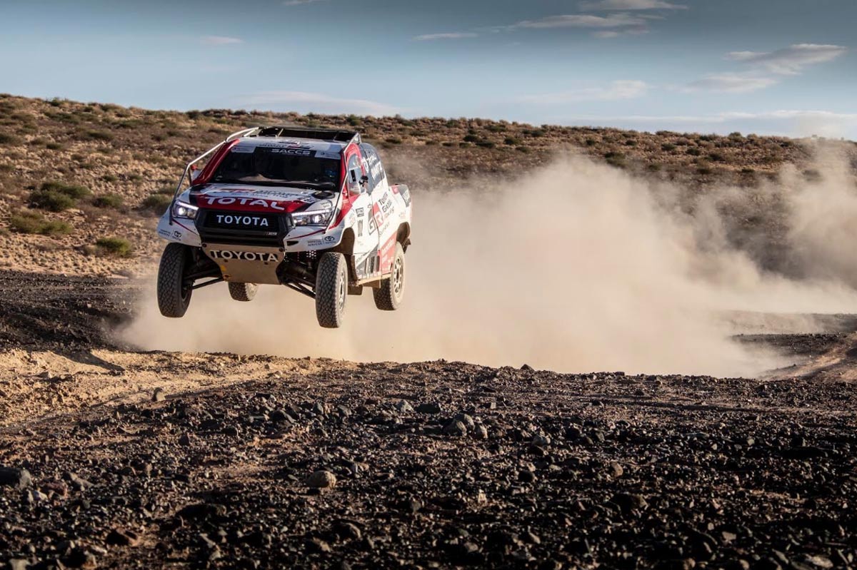 Vídeo: prueba de Fernando Alonso con el Toyota Hilux del Dakar
