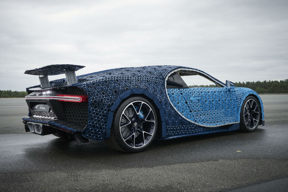 11 coches de LEGO construidos a tamaño real