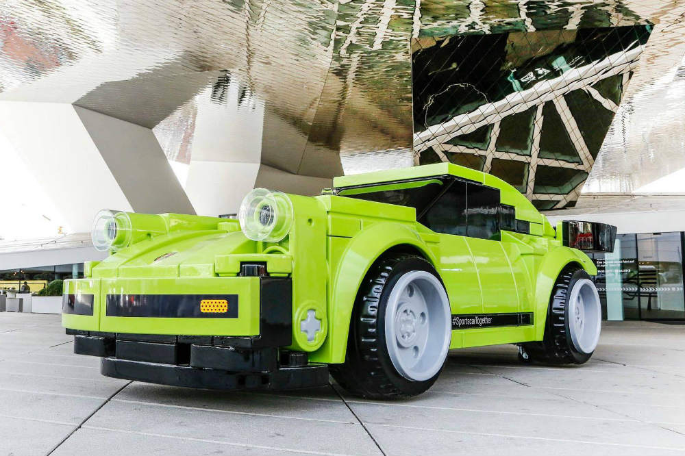 11 coches de LEGO construidos a tamaño real