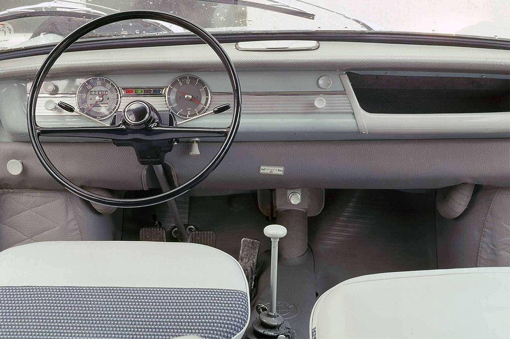 bmw 700 coupé salpicadero