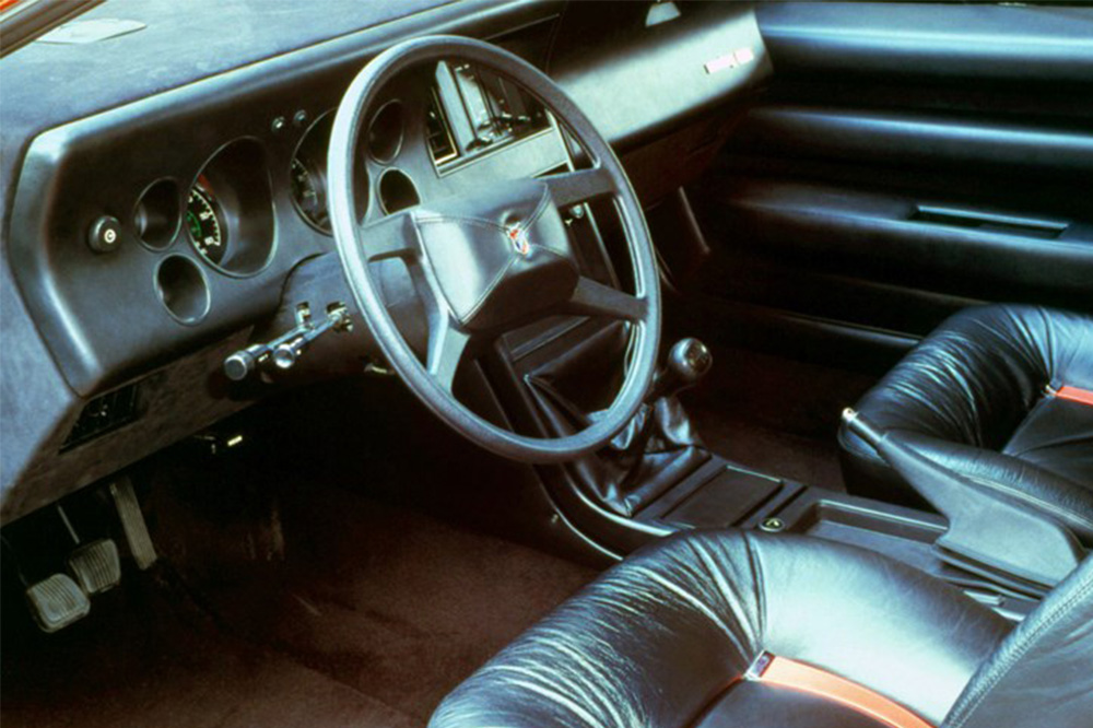 interior del ford mustang rsx