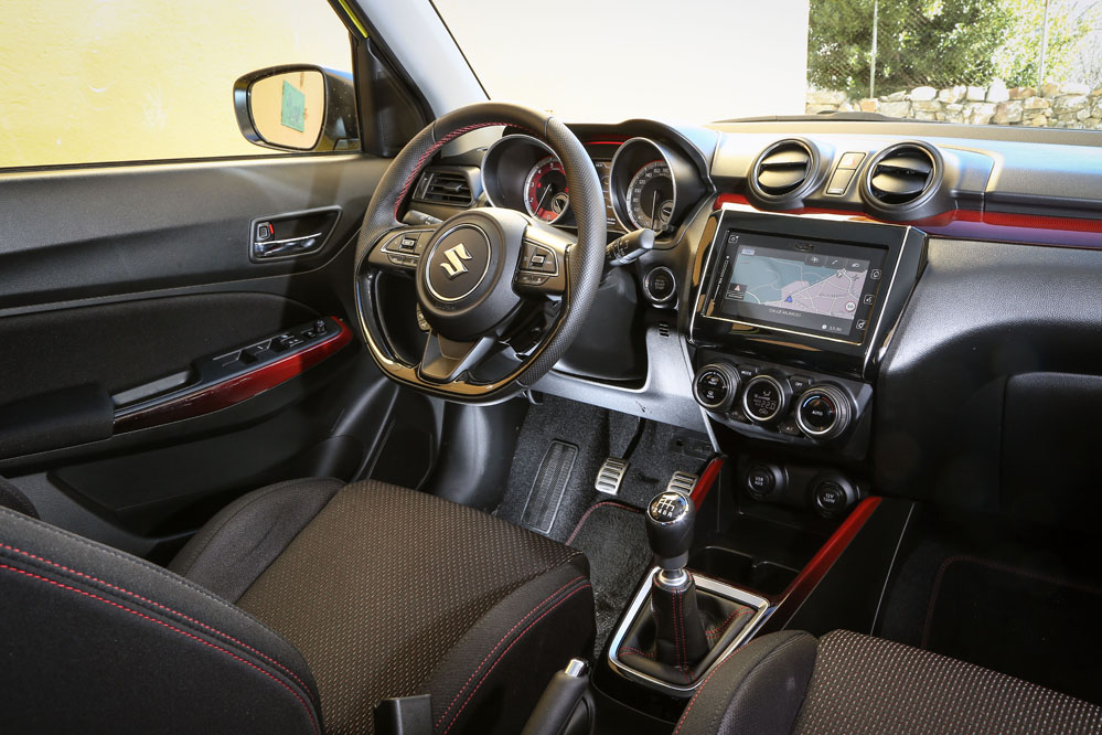 interior Suzuki Swift Sport 2018