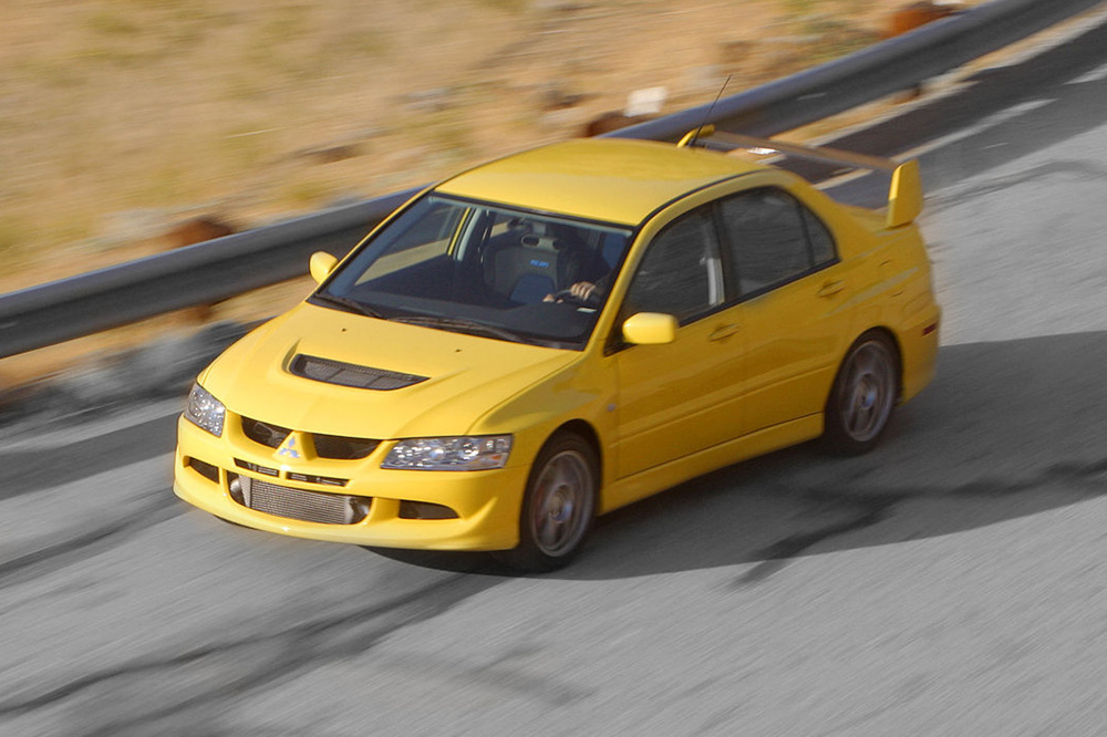 Subaru Impreza WRX o Mitsubishi Lancer Evo perfil