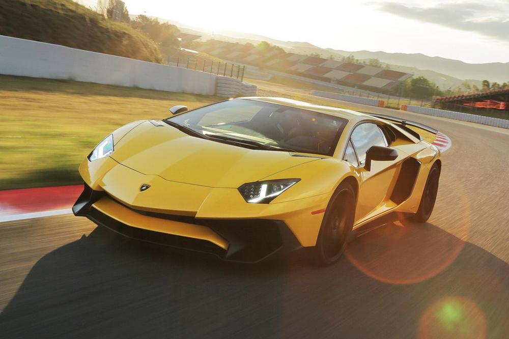 deportivos con motor de aspiración natural aventador