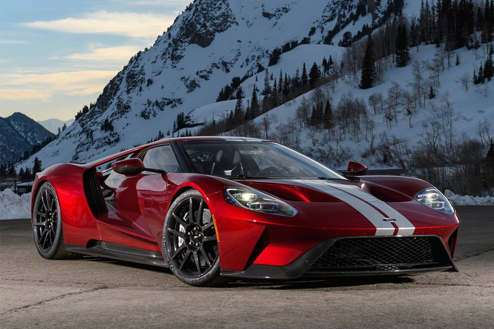 superdeportivos que son más lentos que el Porsche Taycan ford