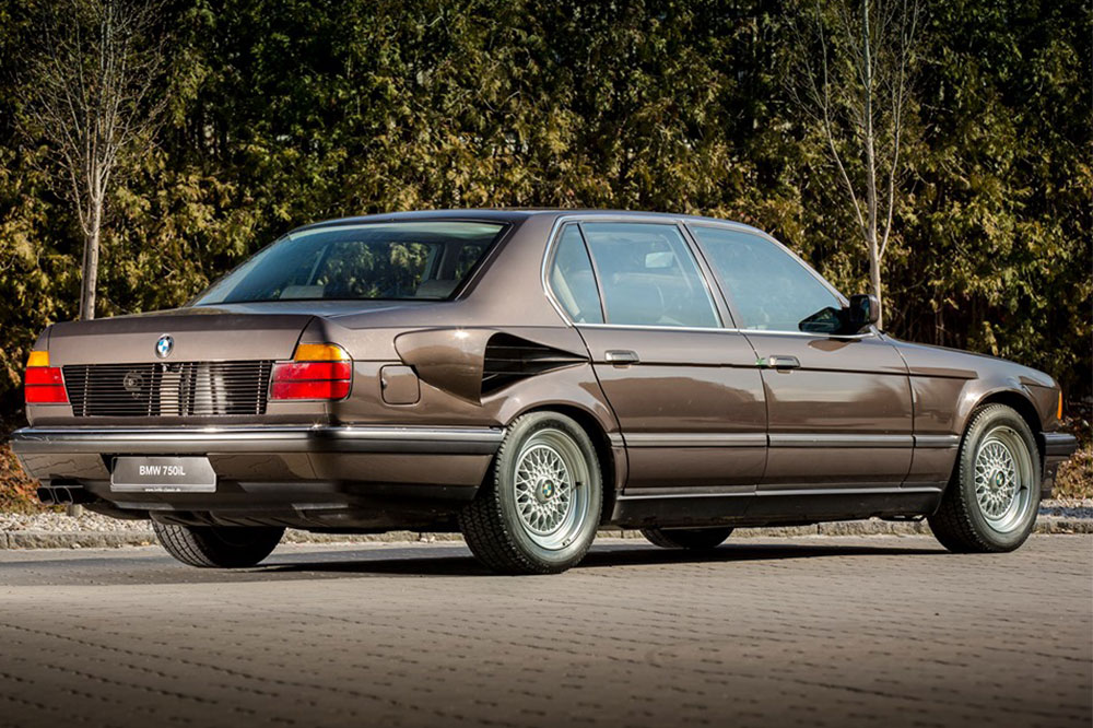 BMW 767iL Goldfisch’s V16 trasera