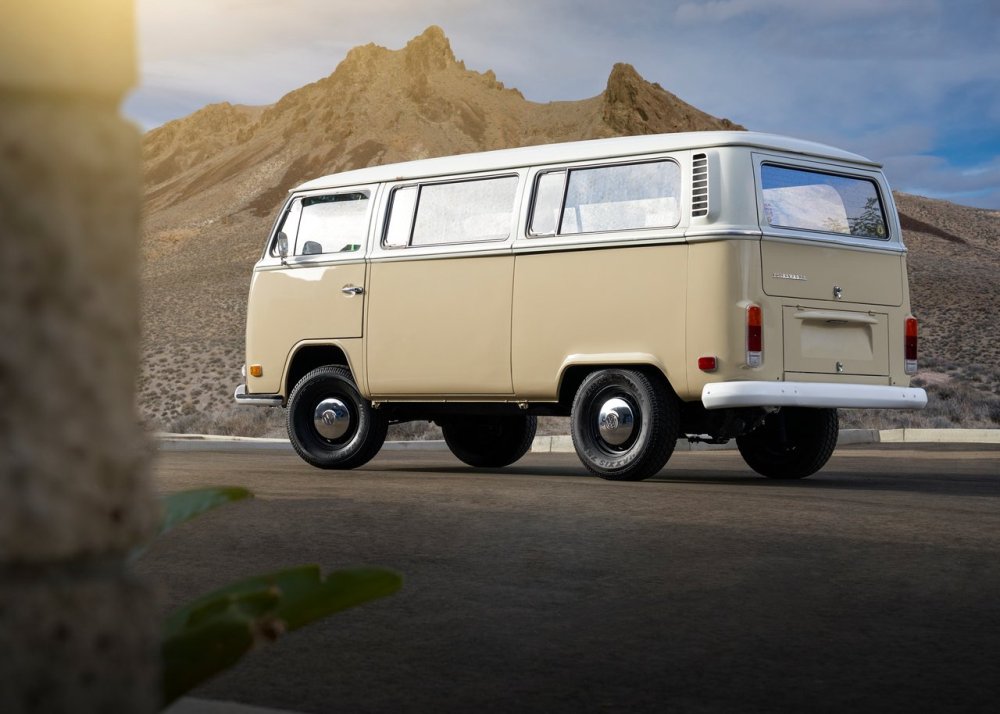 Volkswagen Type 2 e-Bus Concept