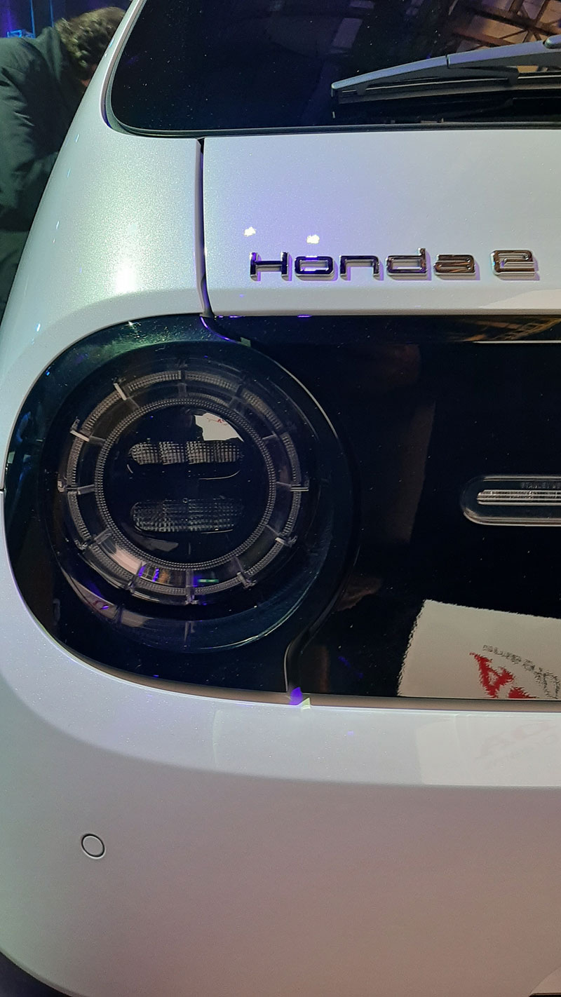 piloto trasero izquierdo del Honda e 2020 de producción