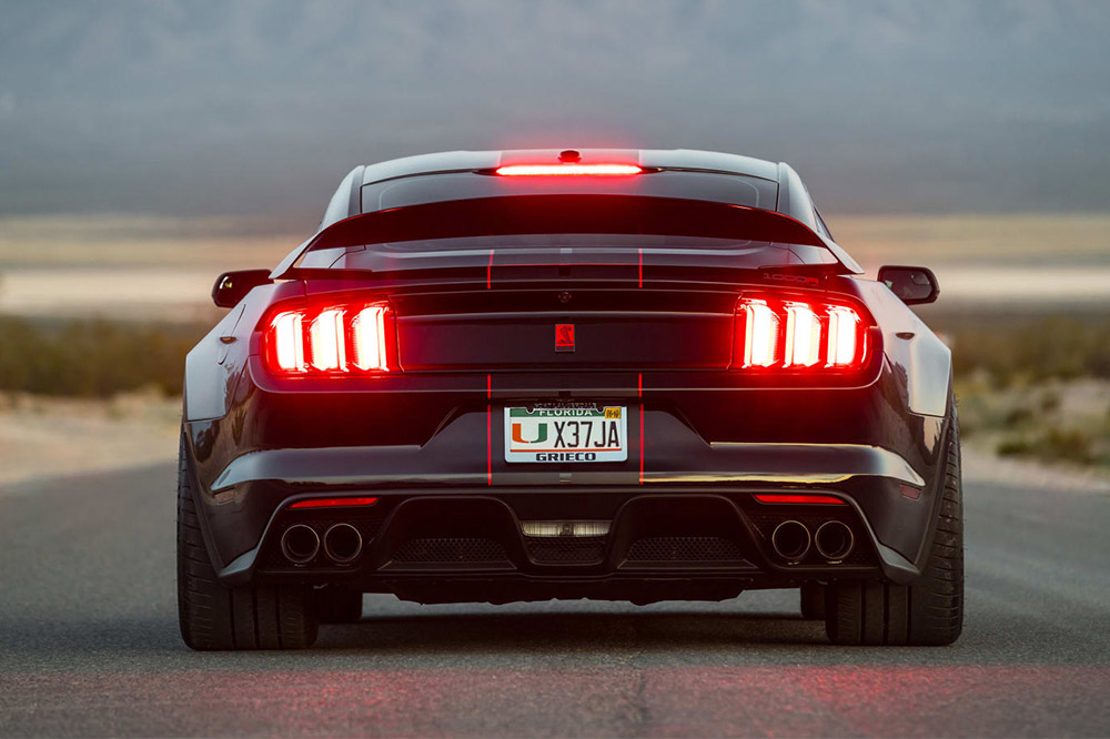 Ford Mustang Shelby GT350 de Fathouse trasera