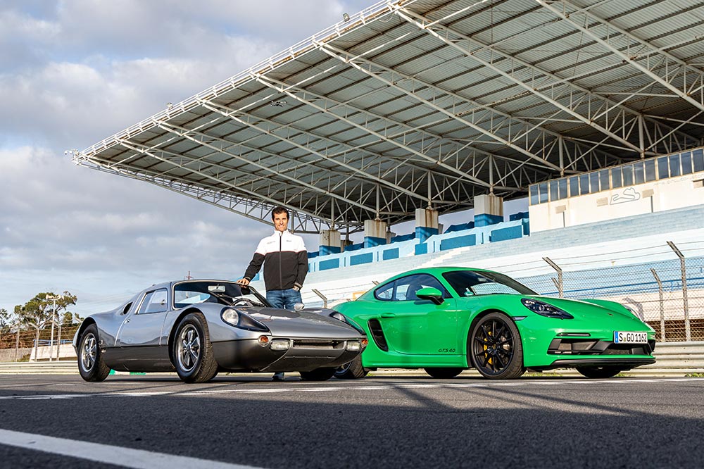 Mark Webber con el Porsche 718 Cayman