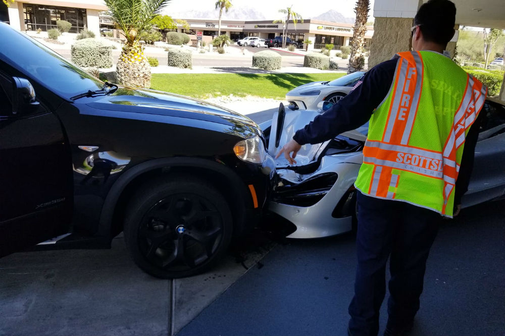 BMW X5 choca contra un McLaren 720S