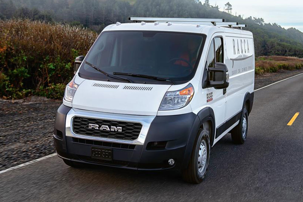 coches de producción con espejos digitales ram promaster