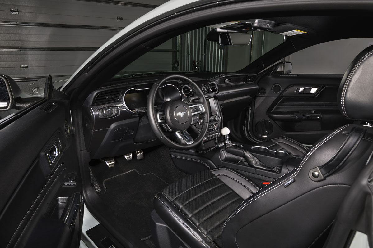 interior del Ford Mustang Mach 1 2021