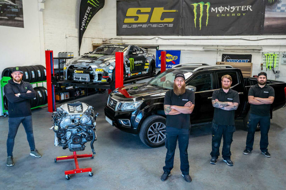 Nissan Navara motor gt-r