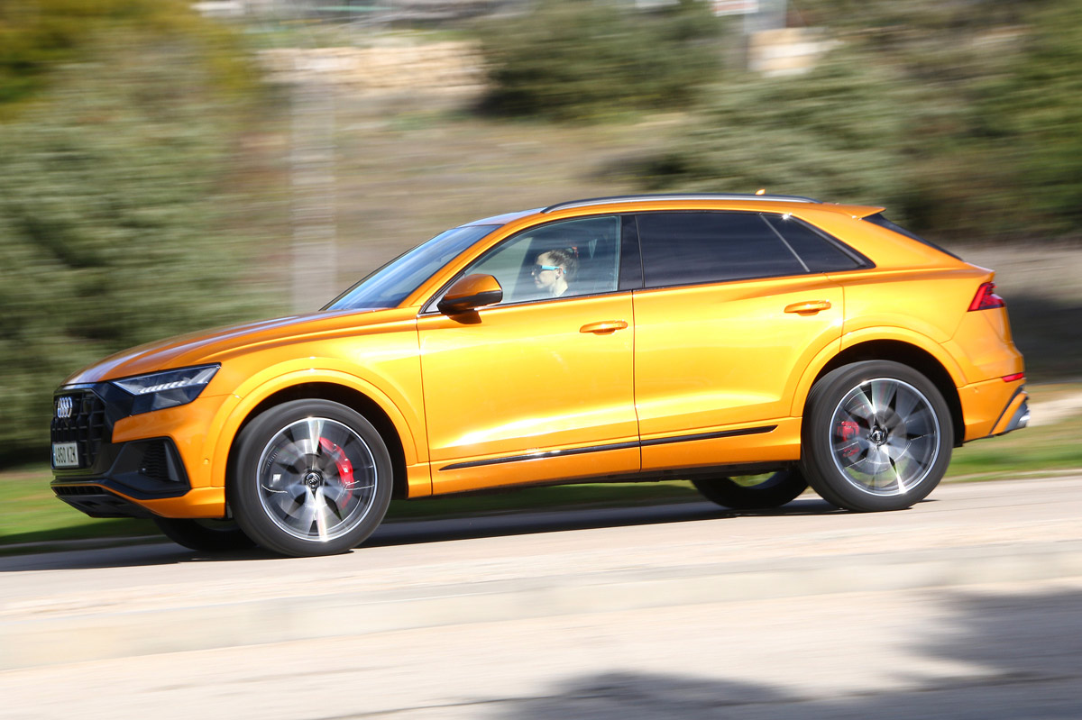 foto dinámica lateral de la prueba del Audi SQ 8
