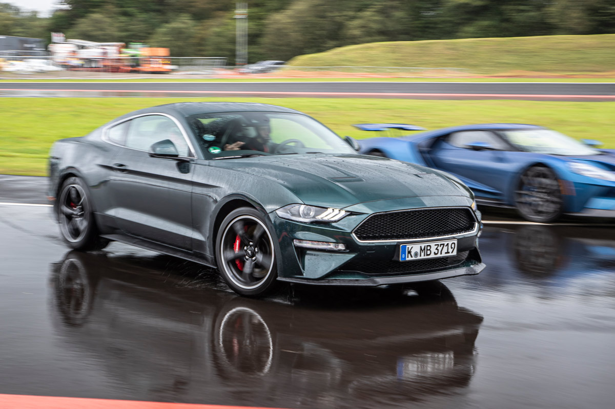 comenzando la prueba del Ford Mustang Bullitt en el circuito de M-Sport