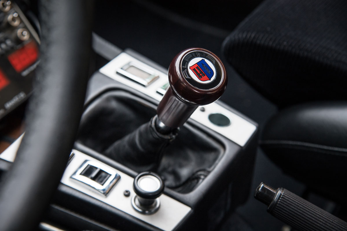 pomo y palanca de cambios del BMW 3.0 CSL