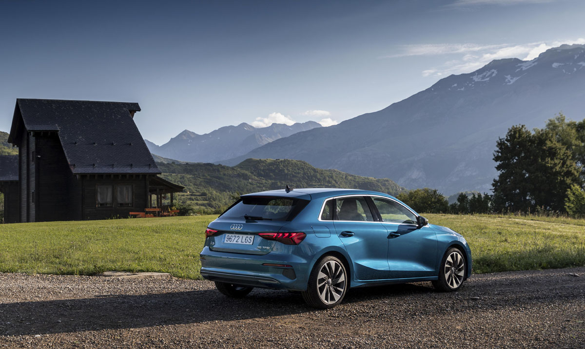 tres cuartos trasero del Audi A3 Sportback 2020 35 TFSI MHEV