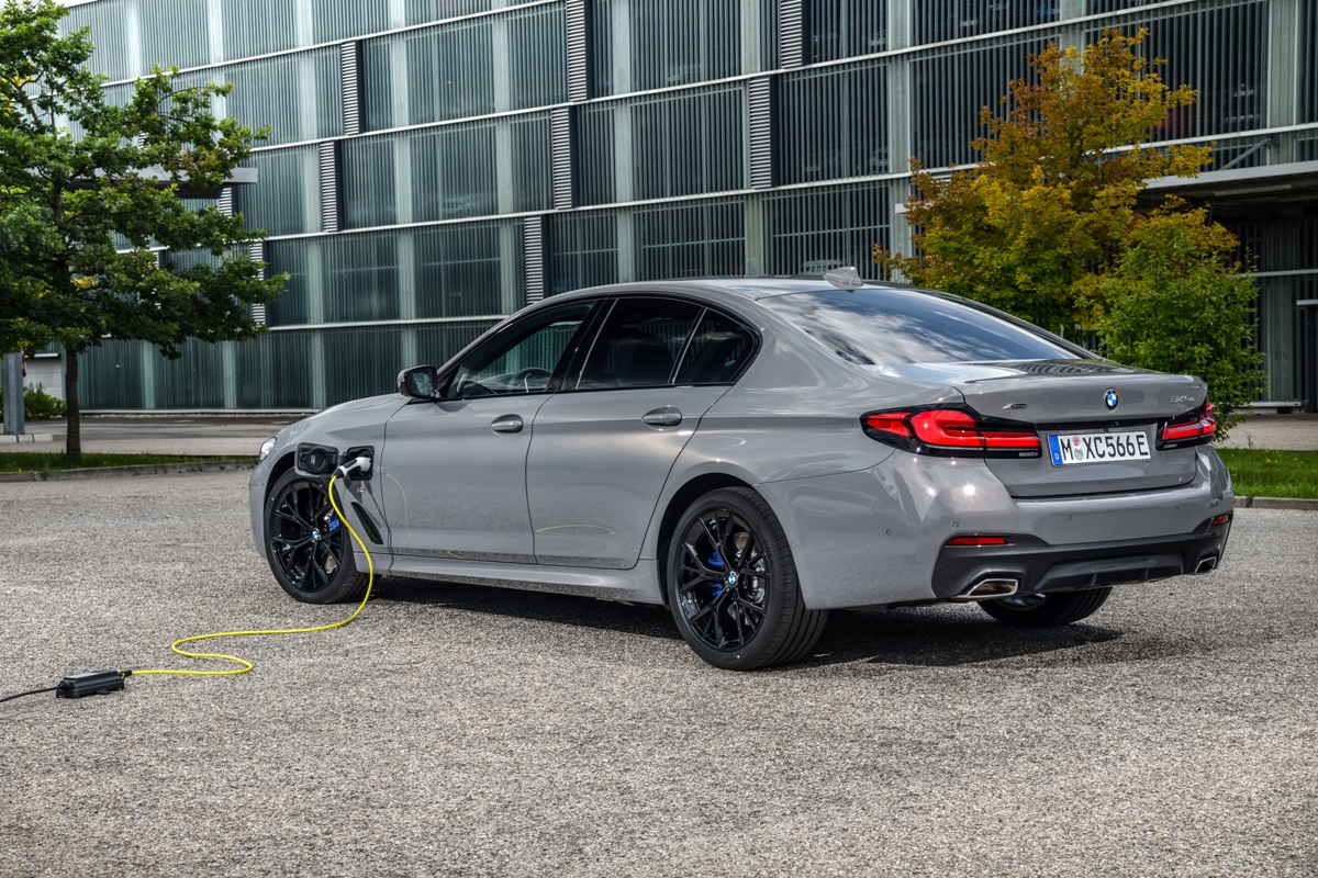 BMW 545e xDrive 2020