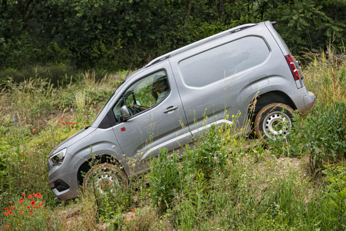 Opel Combo Cargo y Opel Vivaro 4x4