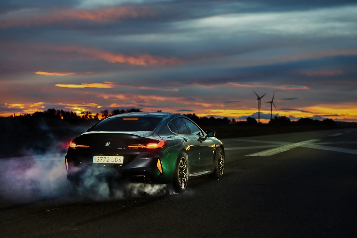 BMW M8 Gran Coupé First Edition quemando rueda