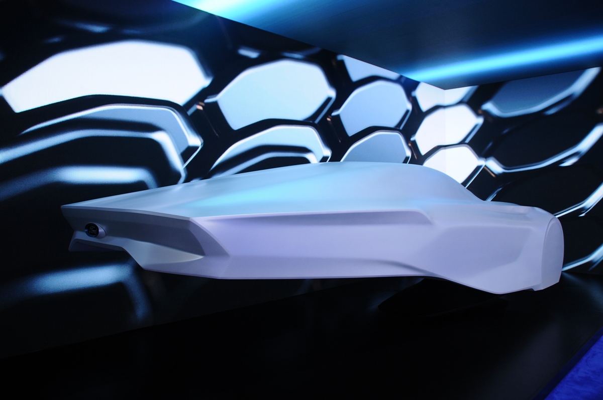 escultura futuro ford mustang