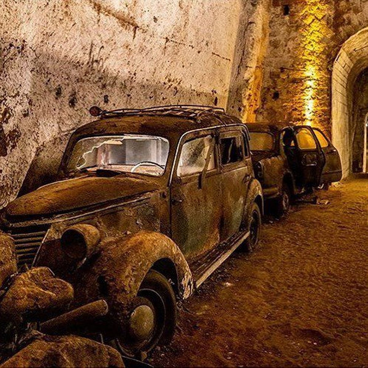 coches abandonados tunel construido siglo xix