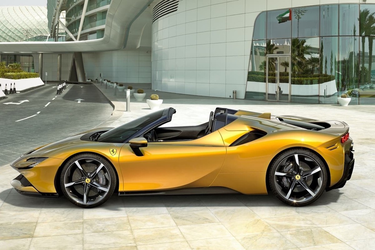 Ferrari SF90 Spider lateral