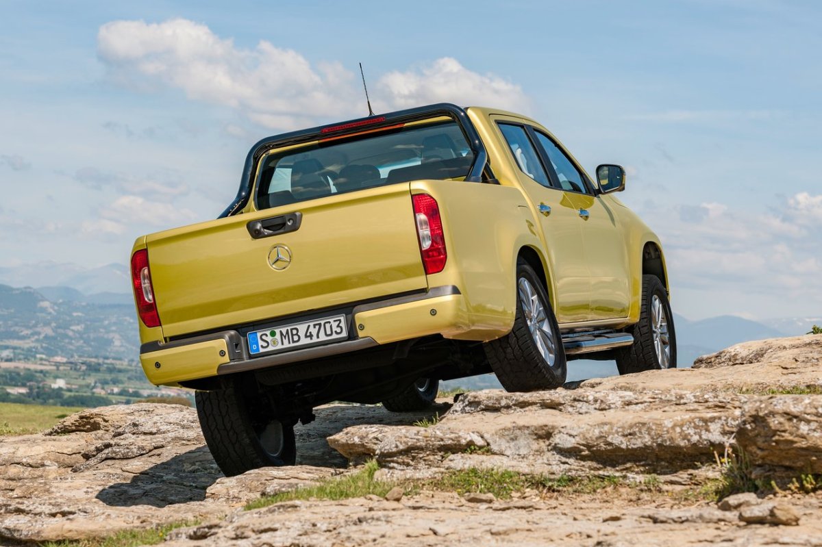 historia 125 Mercedes Clase X achatarrarse