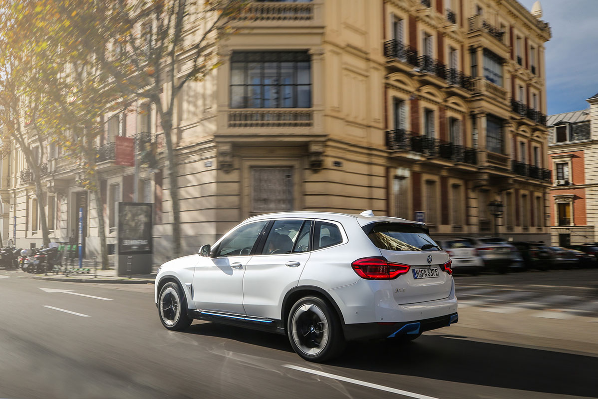 prueba del BMW iX3 por las calles de Madrid