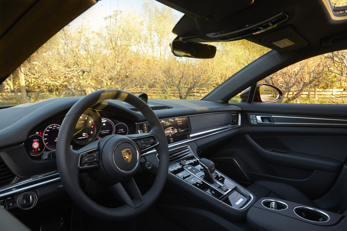 puesto de mandos del Porsche Panamera Sport Turismo 4S E-Hybrid 2021
