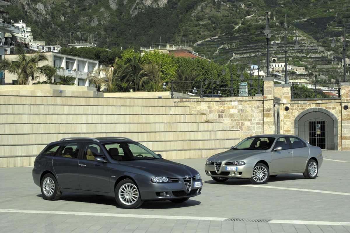 Alfa Romeo 156 historia familiar y berlina 3/4 frontal