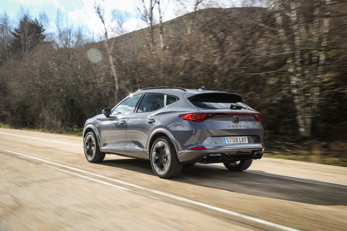 Prueba Cupra Formentor VZ movimiento trasera