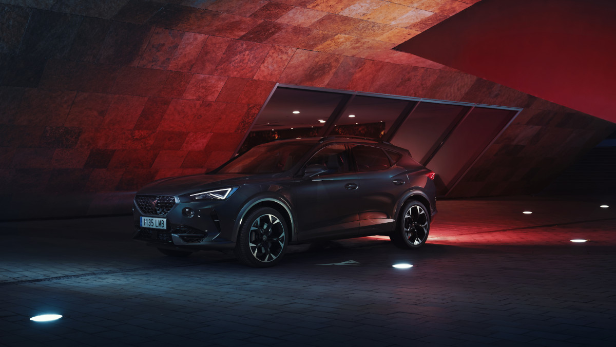 CUPRA Formentor 1.4 TSI e-Hybrid con juego de luces