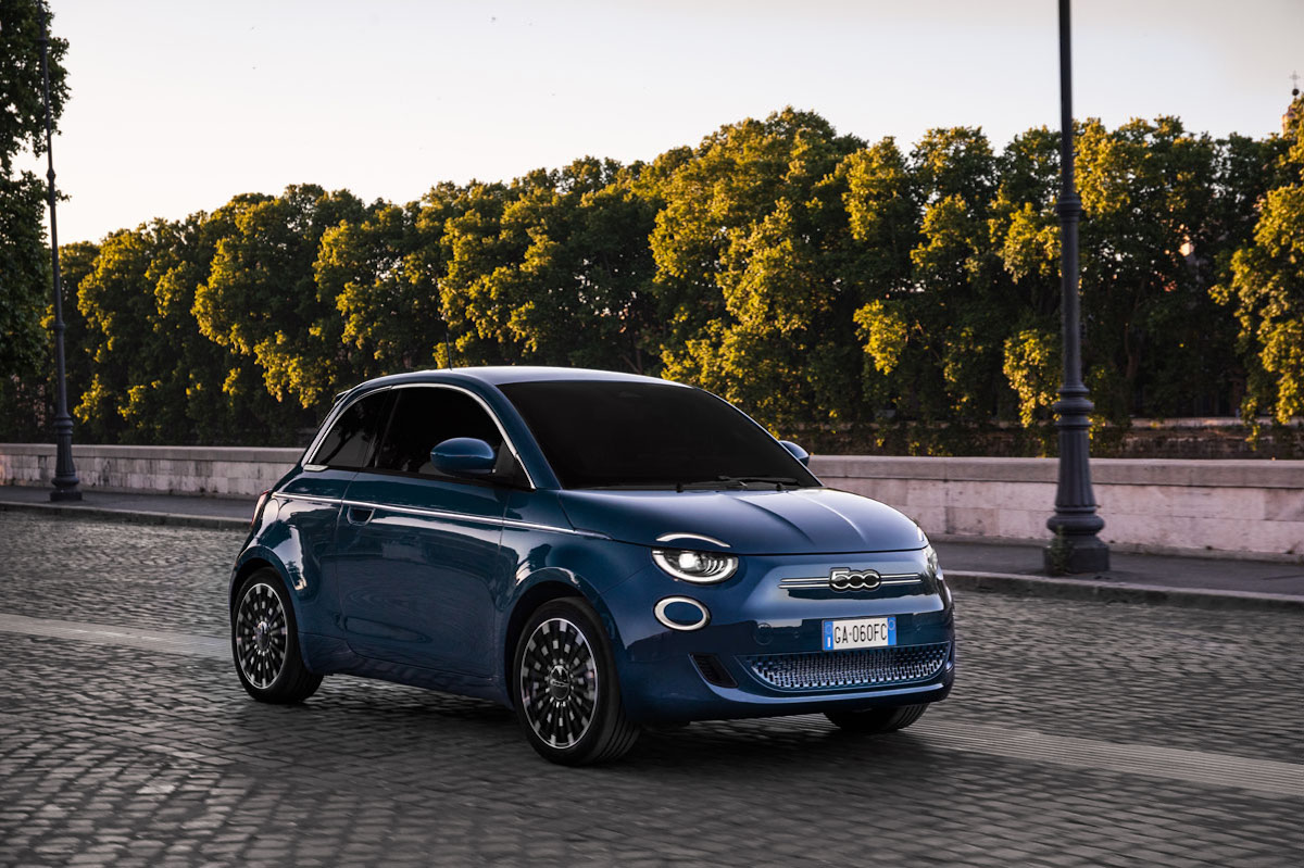 Fiat 500e KiriCoins 3/4 frontal