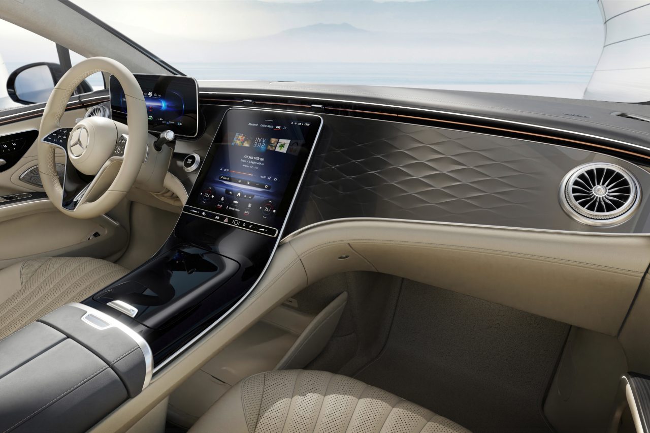 interior Mercedes EQS megapantalla